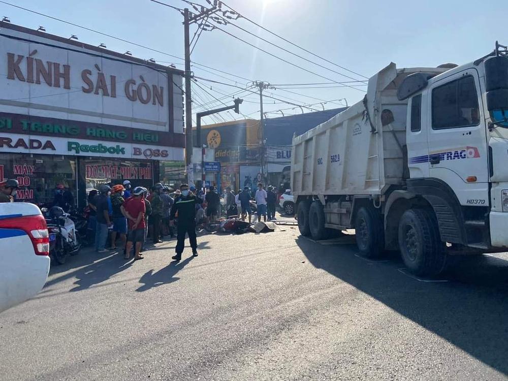 Clip: Tiếc vài giây, tài xế xe ben cán 2 bà cháu tử vong-2