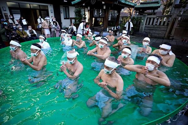 Tháp Tokyo mừng Tết Nhâm dần 2022 bằng ánh sáng đỏ đặc biệt-3