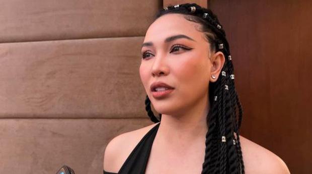 Clip Quỳnh Thư mặc bikini có như không, nhảy múa kém sang-2