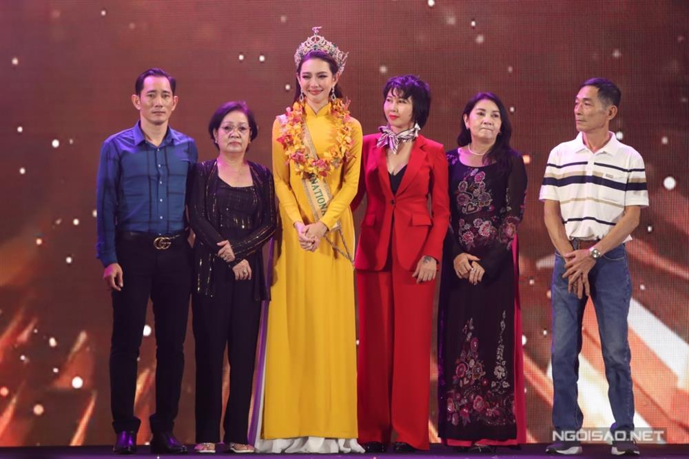 Bố Thùy Tiên xin nghỉ làm sớm để dự lễ chào mừng của con-1