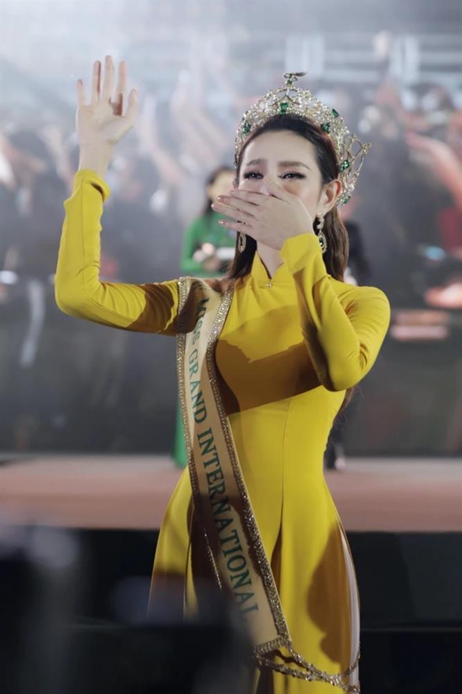 Ngắm trọn 3 bộ cánh giúp Thùy Tiên tỏa sáng như nữ thần đêm tri ân-4