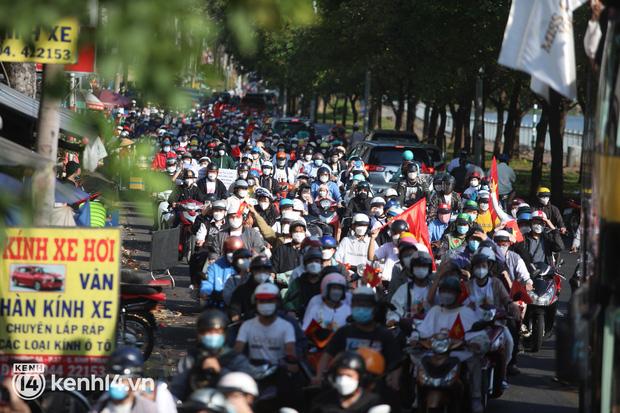 Thùy Tiên ẵm điểm 10 diễu hành vì hành động với xe cứu thương-1