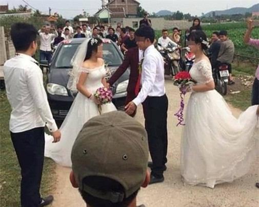 Vì sao các cô dâu Việt thường đổi hoa cưới cho nhau giữa đường?-8