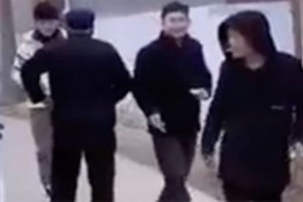 Gái ế tuổi 30 chưa lấy chồng, bố mẹ cầm chổi đuổi đánh khỏi nhà-4