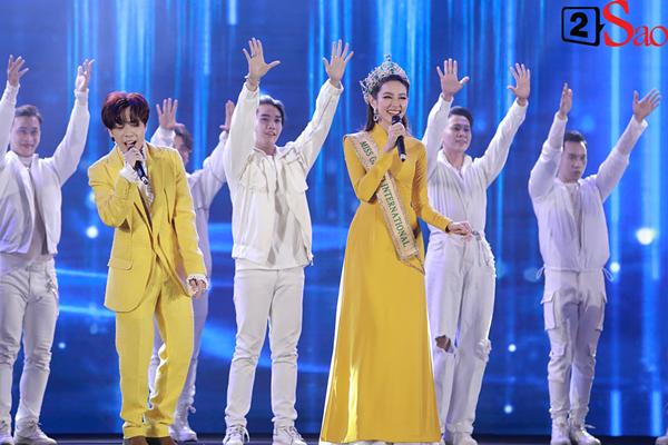 2 nàng hậu Thùy Tiên và Hương Giang đọ giọng bất phân thắng bại-4