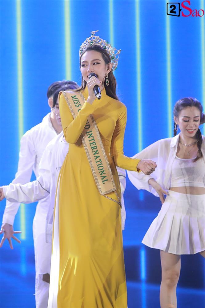 Hoa hậu Thùy Tiên cất giọng lên thôi đã khiến fans tan chảy-4