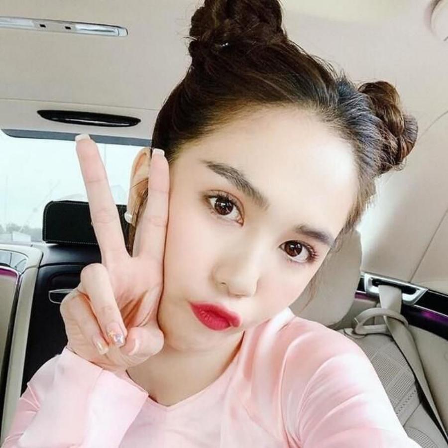 Với gương mặt tròn, đôi mắt to ngây thơ, Ngọc Trinh khiến fan nức nở với hình ảnh trong sáng này.