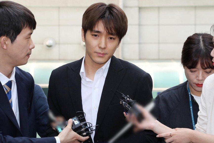 Choi Jong Hoon hoảng loạn trước ống kính, sống sao khi ra tù?-5