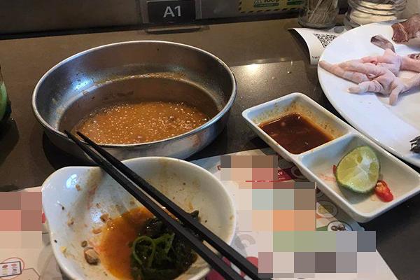 Nhà hàng buffet đình đám bị tố chủ không cho đem thịt lên nhiều-4