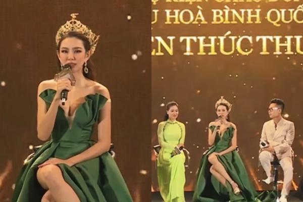 Hoa hậu Việt ngồi tinh tế với đầm xẻ tà, riêng Tiểu Vy hớ hênh lộ hàng-2
