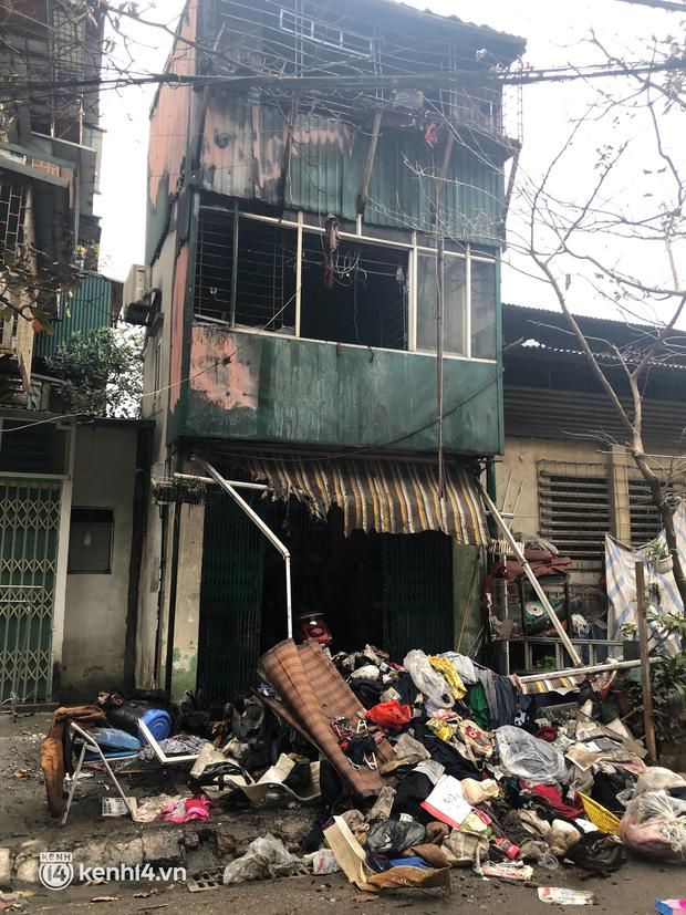Hoàn cảnh thương tâm của bé gái được cứu trong vụ cháy ở Hà Nội-1