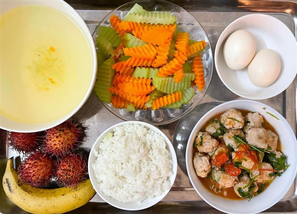 Bố mẹ chồng vàng mười thay phiên nấu cơm ở cữ cho nàng dâu-5