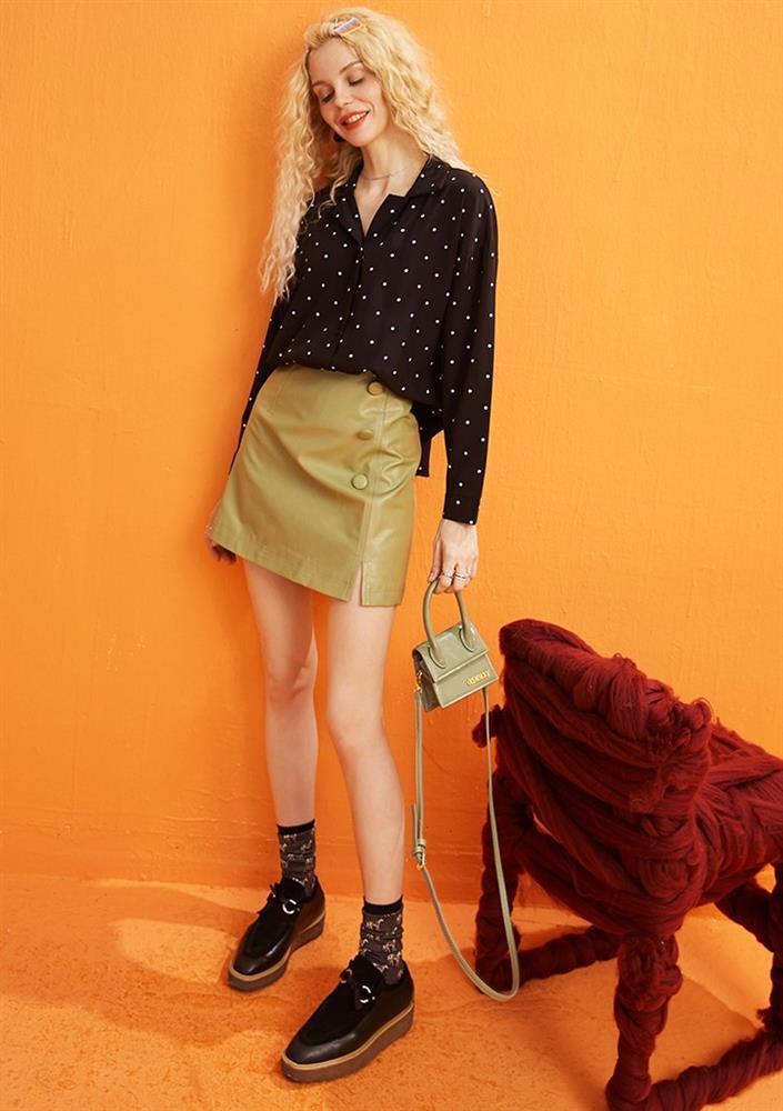 Mix đồ với chân váy da từ thanh lịch đến cool ngầu-2