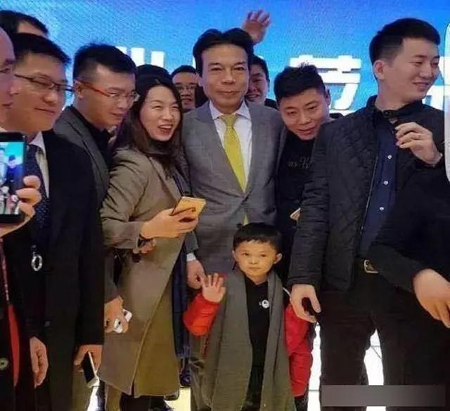 Cuộc sống cậu bé giống hệt tỷ phú Jack Ma sau 6 năm nổi tiếng-3