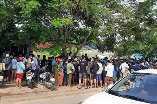 Bé trai bị dượng đánh, bắt đập đầu vào tường đến chết, xịt nước lạnh giữa mùa đông