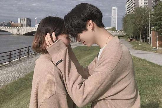 Bạn thân và người yêu lén lút qua lại, cô gái có màn lột mặt bá đạo