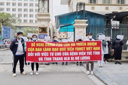 HV Y Dược học cổ truyền Việt Nam nói gì khi nhân viên y tế xuống đường đòi lương?