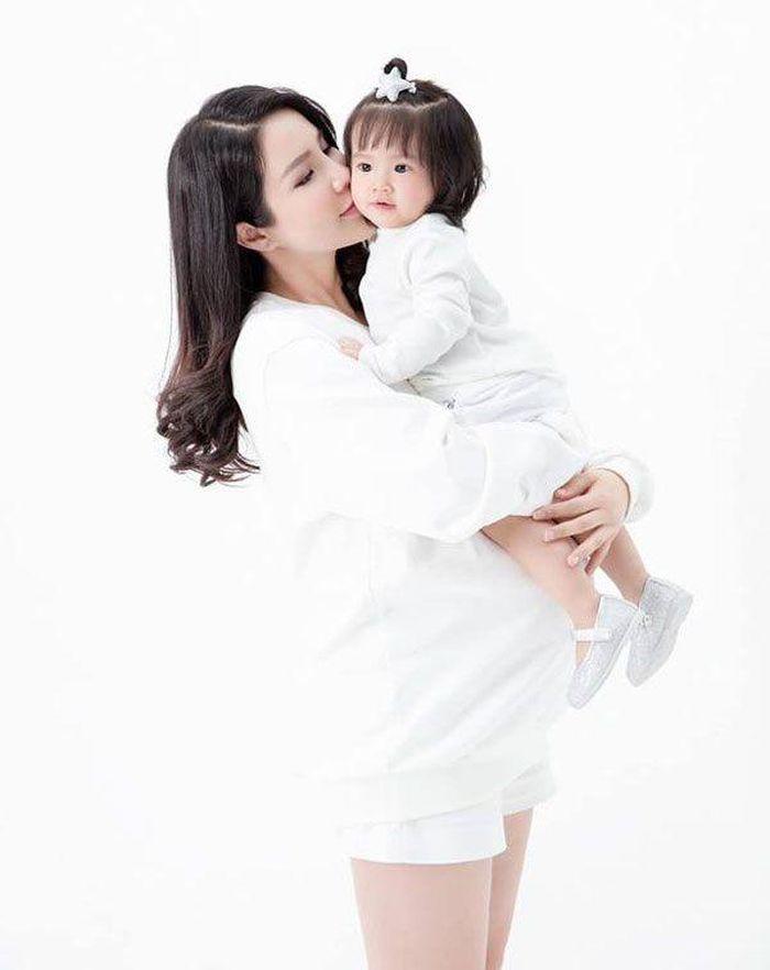 Con gái Diệp Lâm Anh diện mạo giống ba, style giống mẹ-2