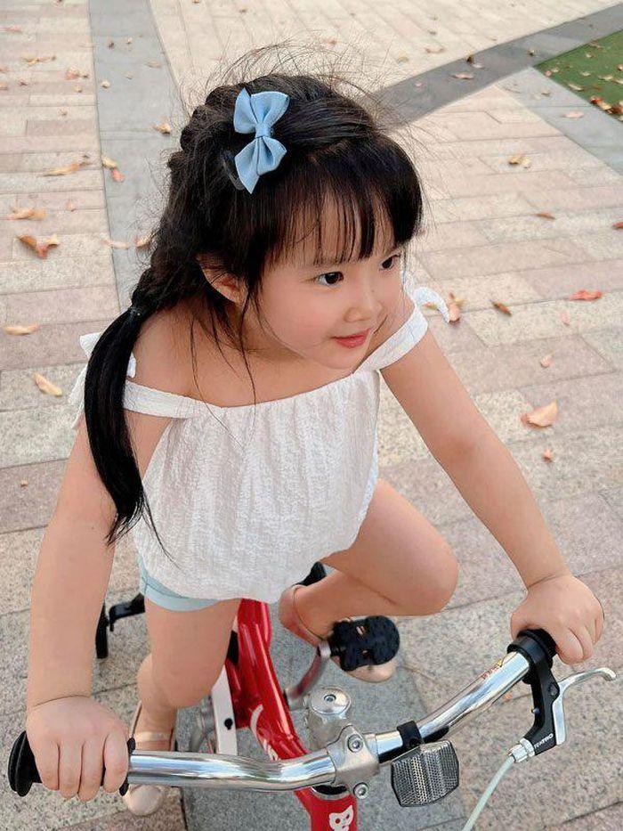 Con gái Diệp Lâm Anh diện mạo giống ba, style giống mẹ-11
