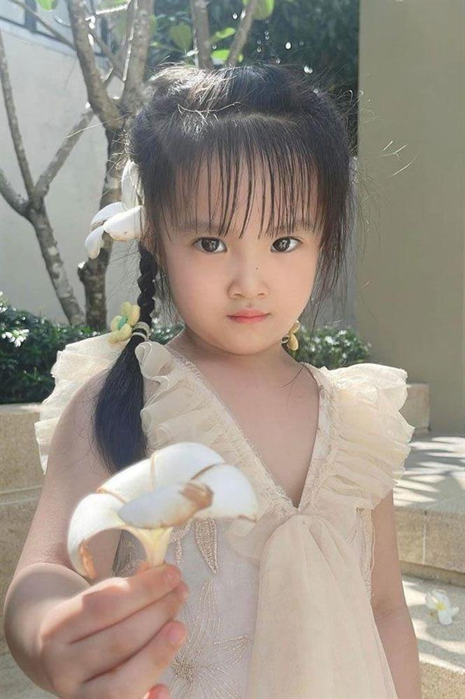 Con gái Diệp Lâm Anh diện mạo giống ba, style giống mẹ-9