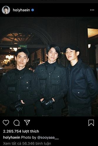 Jung Hae In và Jisoo diễn hăng đến mức suýt hỏng cả đạo cụ-10