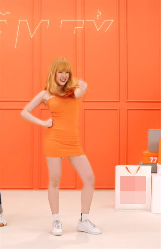 Thiều Bảo Trâm cùng 1 kiểu váy mà đổi góc chụp là body khác bọt hẳn-1