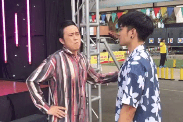 Hoài Linh đoạt huy chương vàng sau khi tái xuất-2