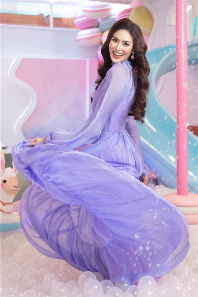 Thùy Tiên diện áo dài vương miện 12 tỷ - Tiểu Vy sexy đầm xuyên thấu-7