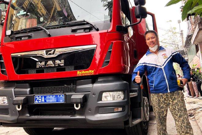 Chủ tịch Hà Nội khen thưởng người cứu cháu bé khỏi đám cháy-1