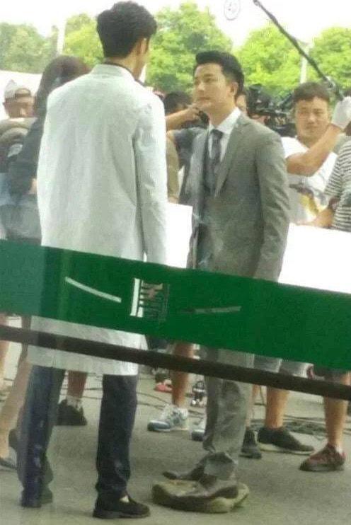 Muôn cách hack chiều cao của sao Hoa ngữ trên phim-7