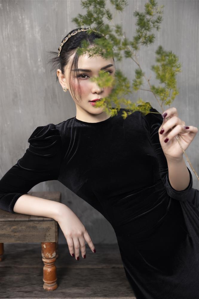 Đọ áo dài đỏ: Diệp Lâm Anh mặc ăn hỏi, Quỳnh Thư bị tố tiểu tam-1