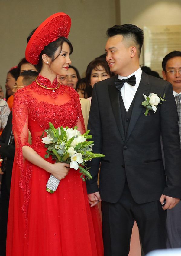 Đọ áo dài đỏ: Diệp Lâm Anh mặc ăn hỏi, Quỳnh Thư bị tố tiểu tam-5