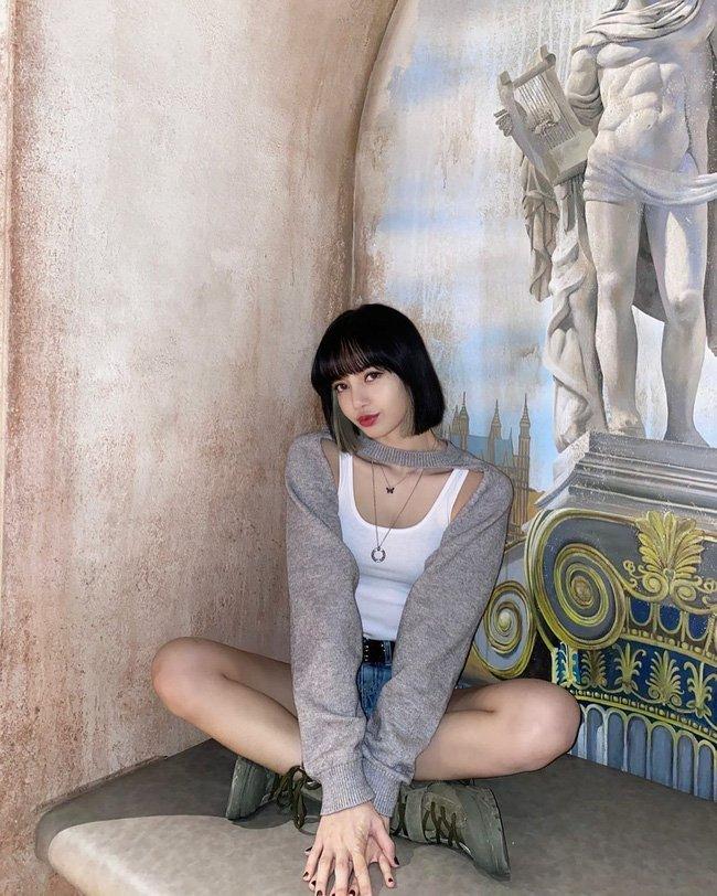 Mỹ nhân Hàn lăng xê loạt items làm mưa làm gió năm 2022-4