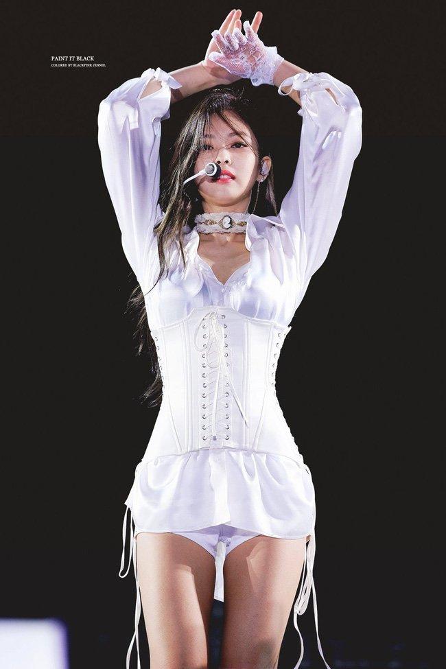 Mỹ nhân Hàn lăng xê loạt items làm mưa làm gió năm 2022-5