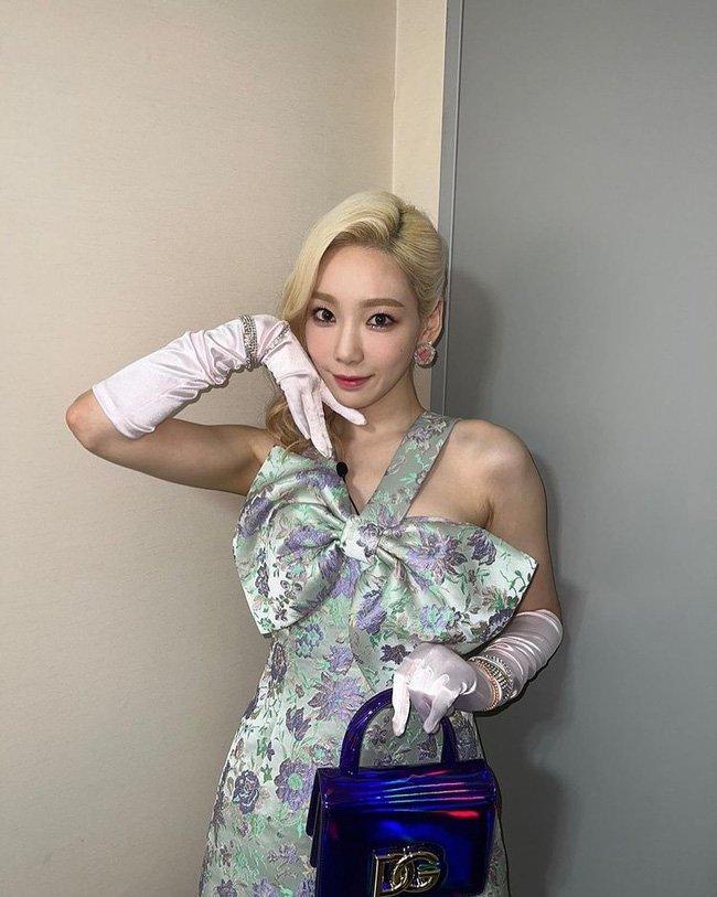 Mỹ nhân Hàn lăng xê loạt items làm mưa làm gió năm 2022-7