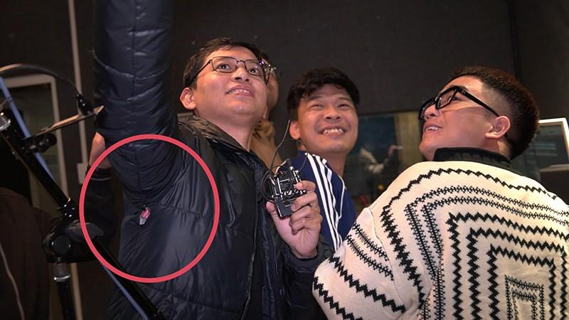 Anh Da Nâu Việt Hoàng bị soi khoảnh khắc chỉ muốn độn thổ-1