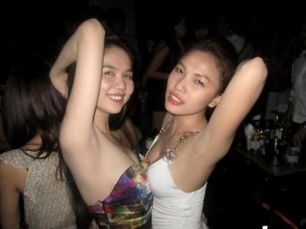 Ảnh thác loạn phản cảm của Quỳnh Thư - Ngọc Trinh-4