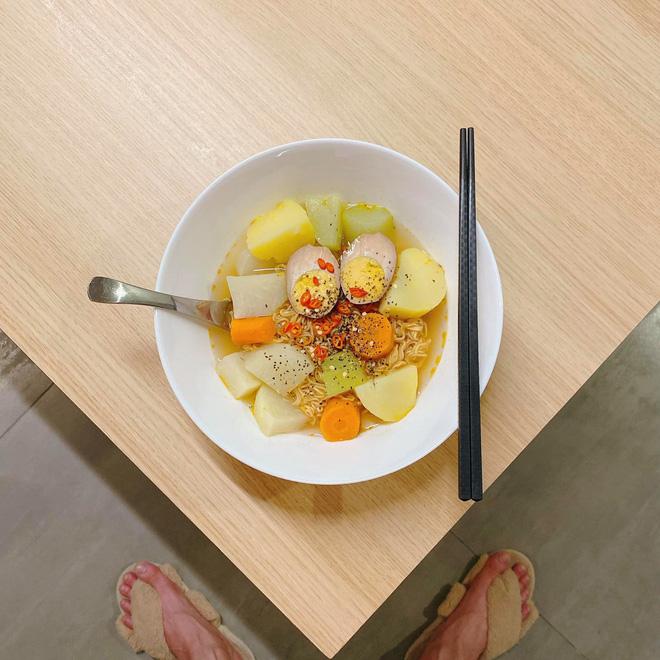 Cả showbiz hoảng hồn trước màn nấu nướng của Quang Trung-3