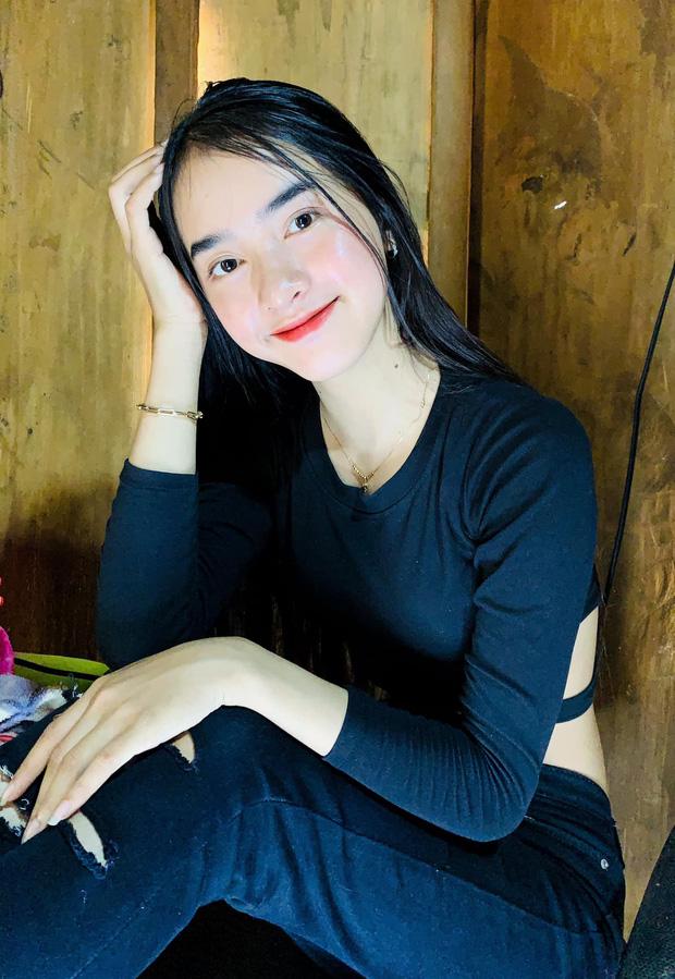 Sơn nữ Ba Na 17 tuổi mặc áo hở rốn, nhảy gợi cảm trước mặt phụ huynh-1