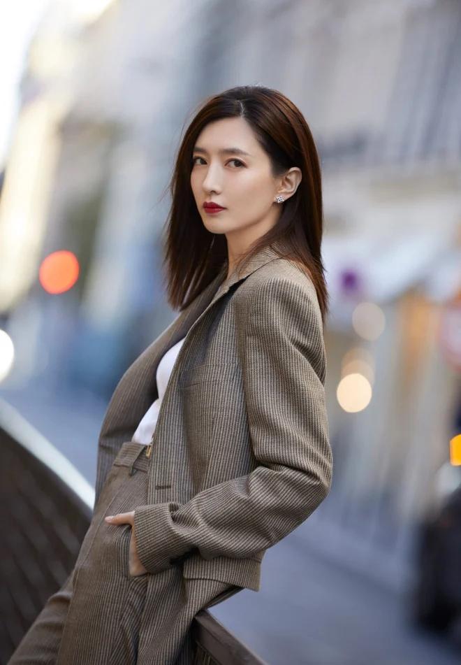 Soi gu thời trang của tân tứ đại thanh y làng giải trí Hoa Ngữ-7