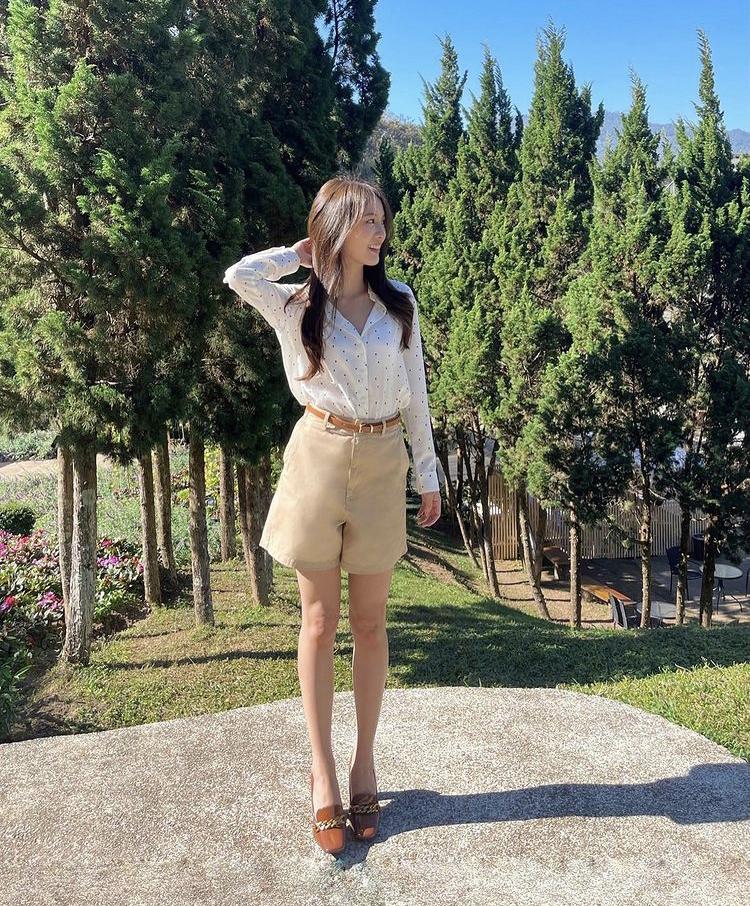 Hot girl hàng đầu Thái Lan mix đồ hack dáng từ 1m5 lên 1m7-1