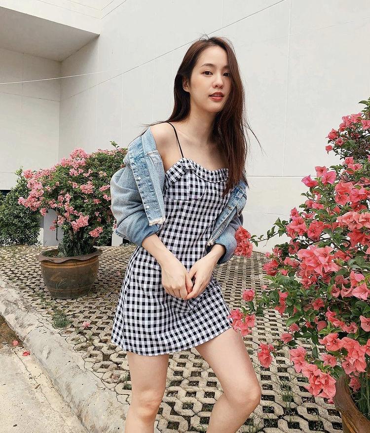 Hot girl hàng đầu Thái Lan mix đồ hack dáng từ 1m5 lên 1m7-5