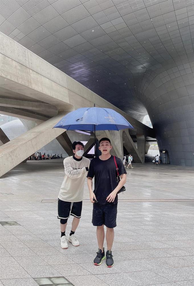 Karik đăng ảnh Jun Phạm trong đêm, thuyền tình ngàn người đẩy-5