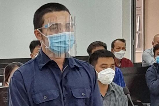 Vợ và bí thư đảng ủy phường đi ra từ phòng ngủ, chồng gây án kinh hoàng