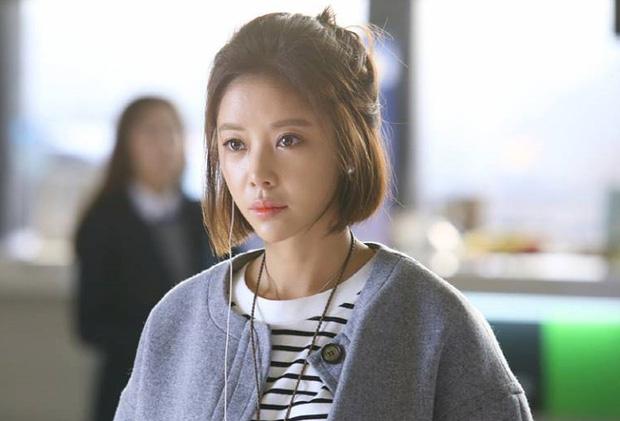 6 nữ diễn viên Hàn nghìn vai như một, Song Hye Kyo chạy không thoát-9