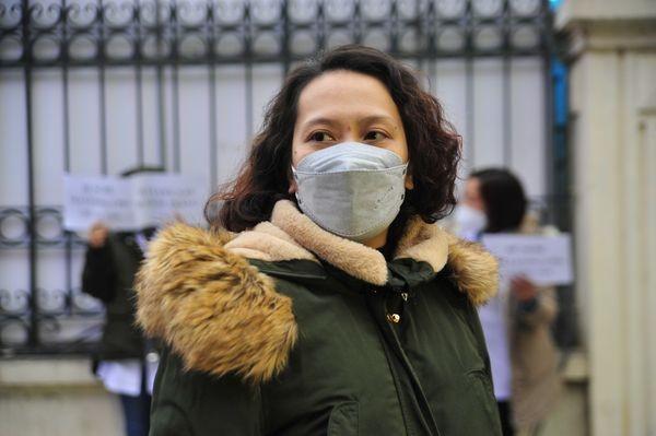 Chị Lê Thanh Bình (Tổ trưởng tổ Công đoàn Bệnh viện Tuệ Tĩnh) cho biết: "Chúng tôi đã nhiều lần gửi đơn thư lên lãnh đạo Học viện, khi Học viện không thể giải quyết được, chúng tôi đã gửi đơn thư lên Bộ Y Tế và các cấp cao hơn. Đỉnh điểm là vào tháng 11 khi vụ việc nhận được sự quan tâm lớn của dư luận, đã có cuộc họp ngày 19/11 của Tổng Liên đoàn Lao động Việt Nam và Ban giám đốc Học viện, và họ đã nói sẽ xin công văn hỗ trợ 10 tỷ 2 từ Bộ Tài chính về cho đơn vị. Thế nhưng từ thời điểm đó đến giờ chúng tôi chưa nhận thấy một phương án giải quyết nào cụ thể, mà tình trạng còn tồi tệ hơn khi tháng 12 chúng tôi không nhận được đồng lương nào, và tương lai tháng 1 cũng không có nguồn tiền chi trả."