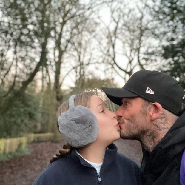 Hôn môi con gái, David Beckham bị ném đá dữ dội-1