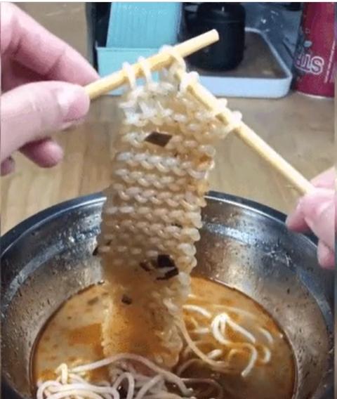 Cảnh giới mới của mì sợi: Ngâm cả tiếng vẫn kéo được ra để đan lát-1