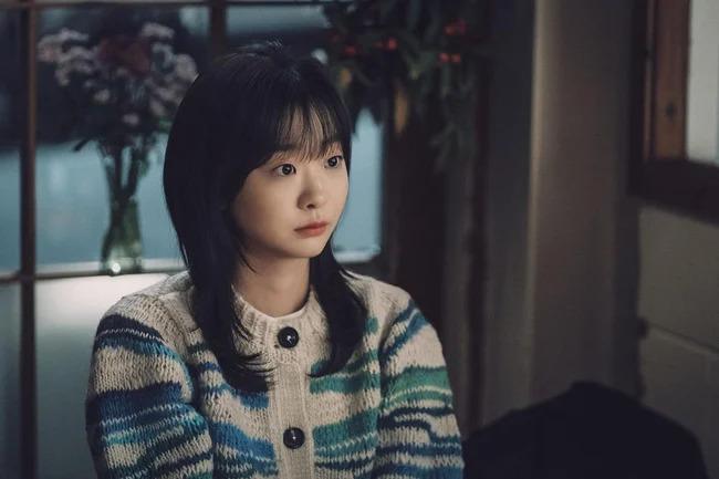 Học Kim Da Mi cách phối đồ sang xịn với áo khoác-3