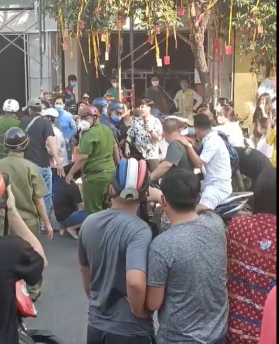 Xôn xao người phụ nữ bị 3 đàn ông đánh đập tại shop Trang Nemo-5